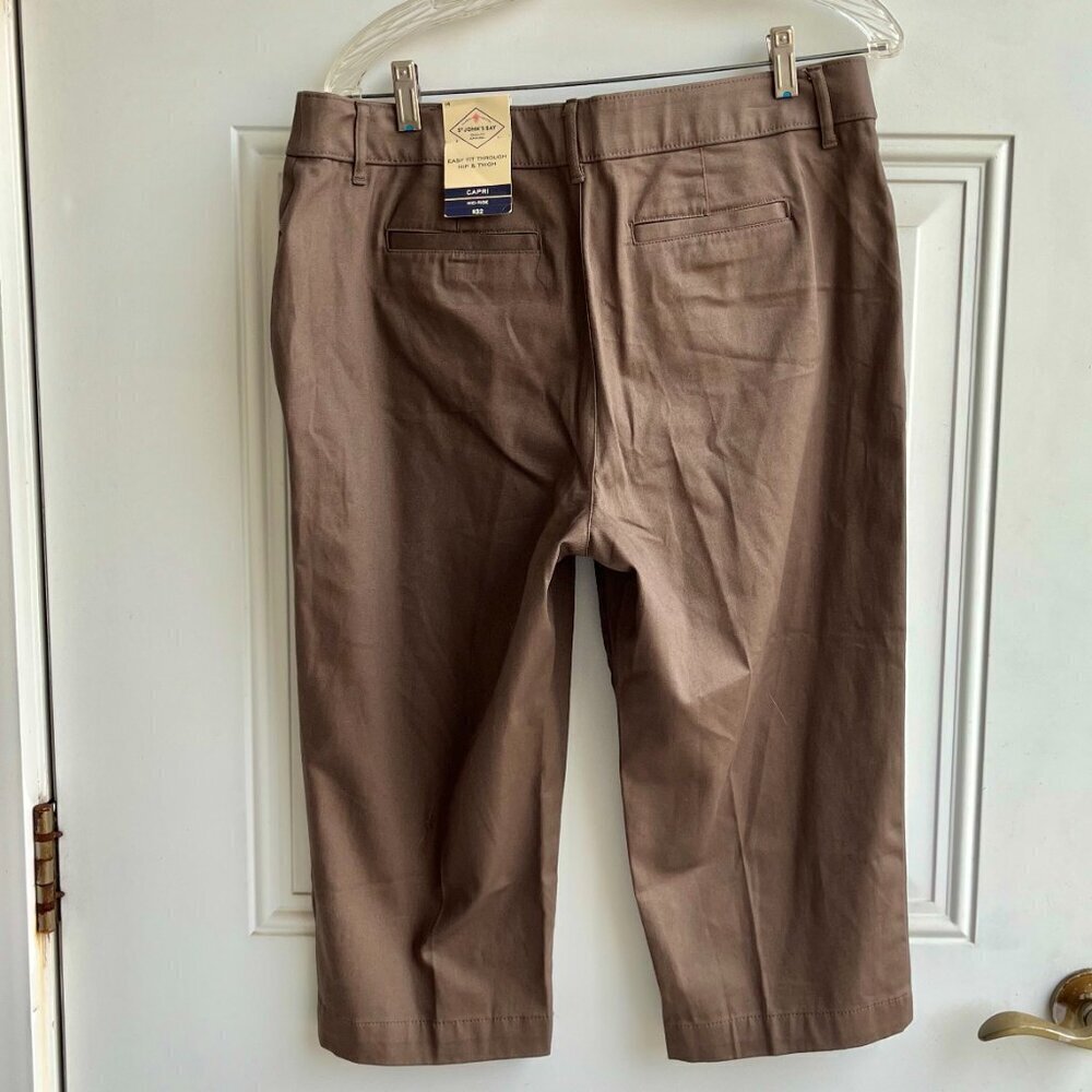 St. John's Bay Secretly Slender Mid Rise Capri Pants Cafe Brown NWT sz14 - Picture 3 of 9